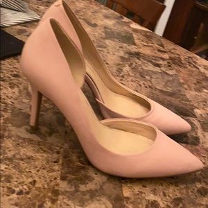 Jessica Simpson pumps